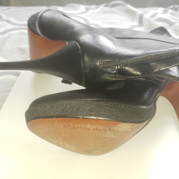 Charles David Black Moto Style Booties with buckles Size 8 - Picture 5 of 9